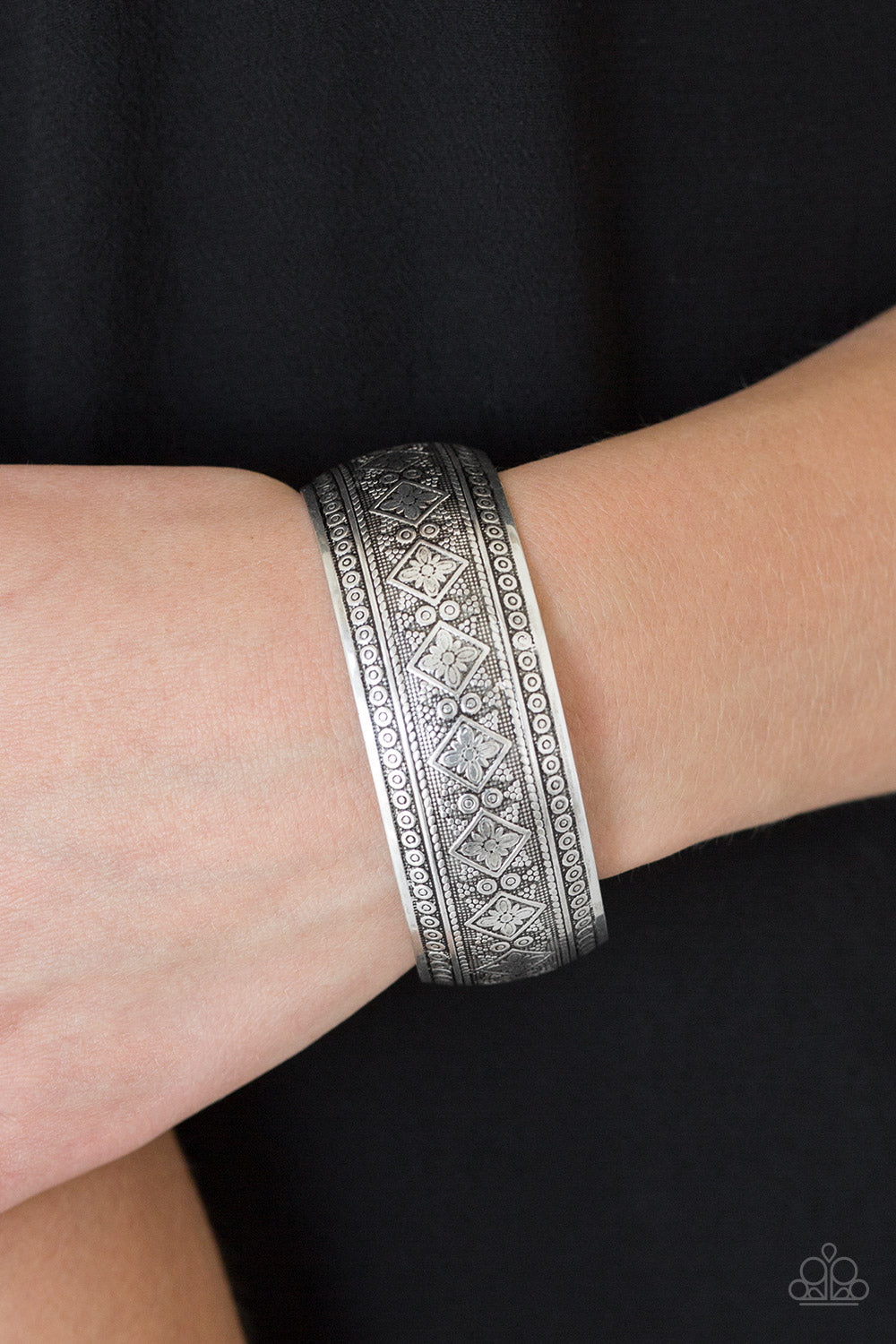 Paparazzi Accessories ✽ Gorgeously Gypsy - Silver Bracelet✽Flat Rate Ship $4.50✽