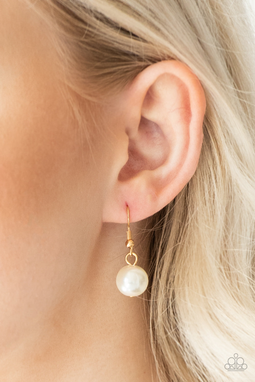 Paparazzi Accessories ✽ The Camera Never Lies - White Necklace✽Flat Rate Ship $4.50✽