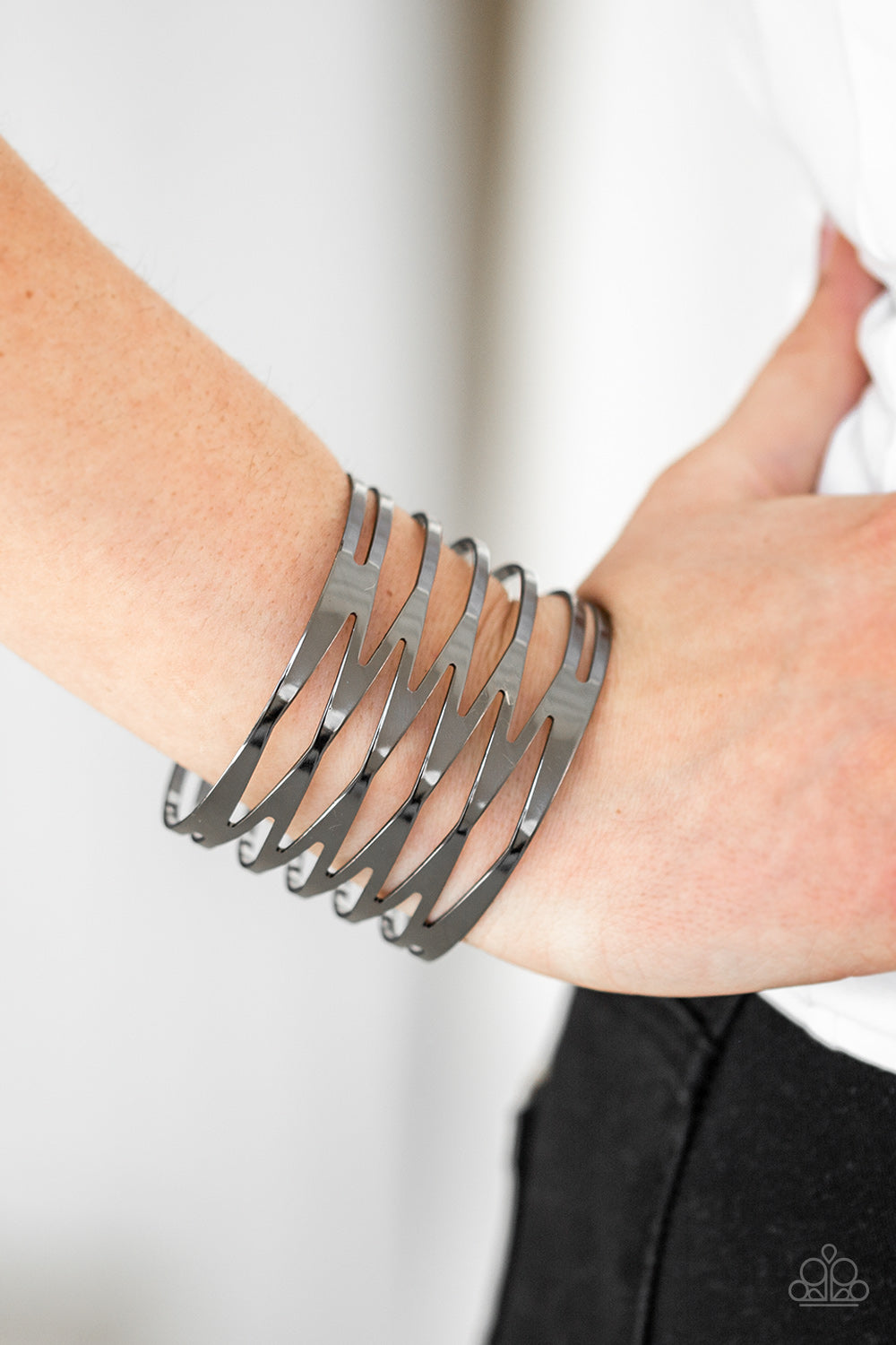 Paparazzi Accessories ✽ Keep Them On Edge - Black Bracelet✽Flat Rate Ship $4.50✽