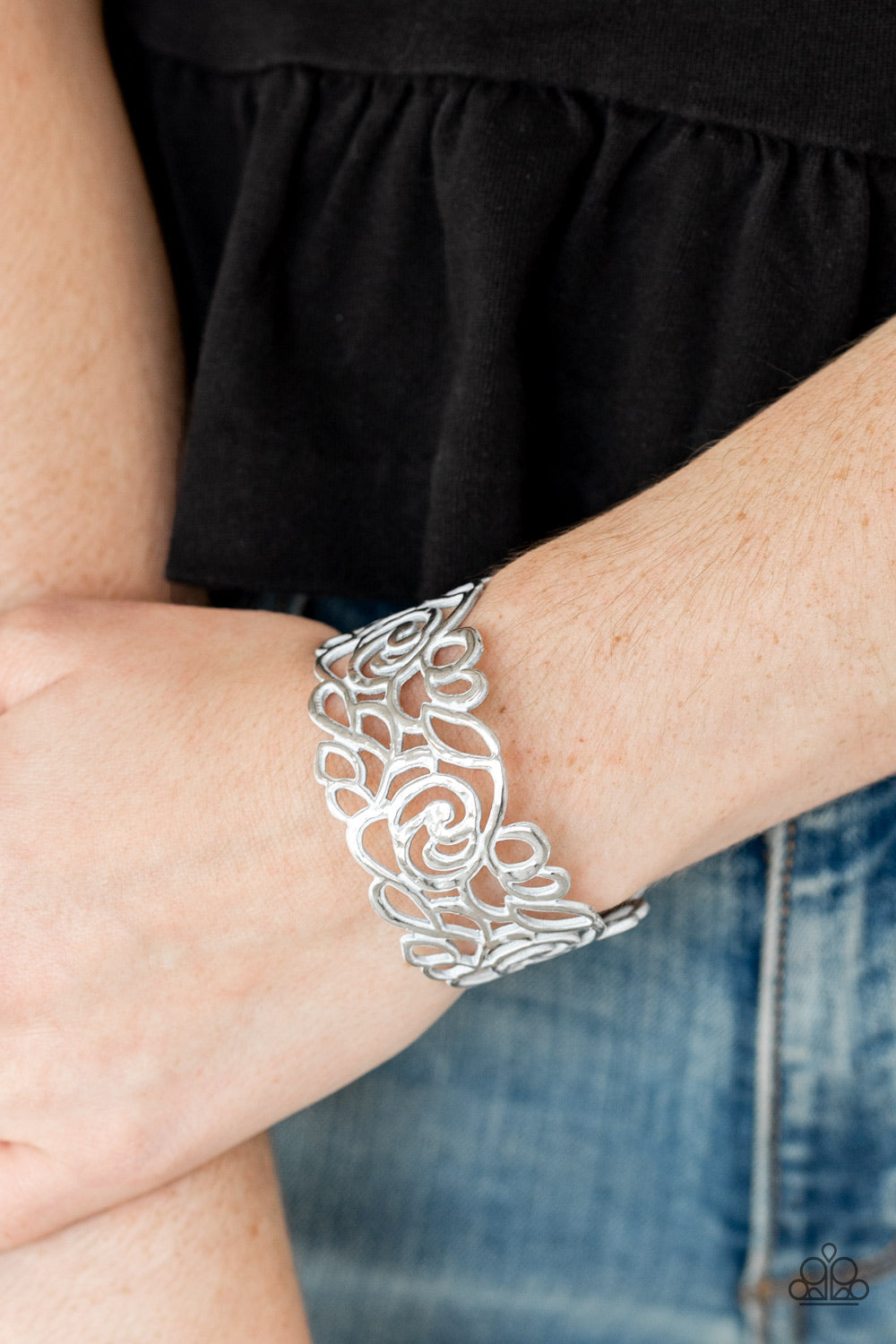 Paparazzi Accessories ✽ Victorian Gardens - White Bracelet✽Flat Rate Ship $4.50✽