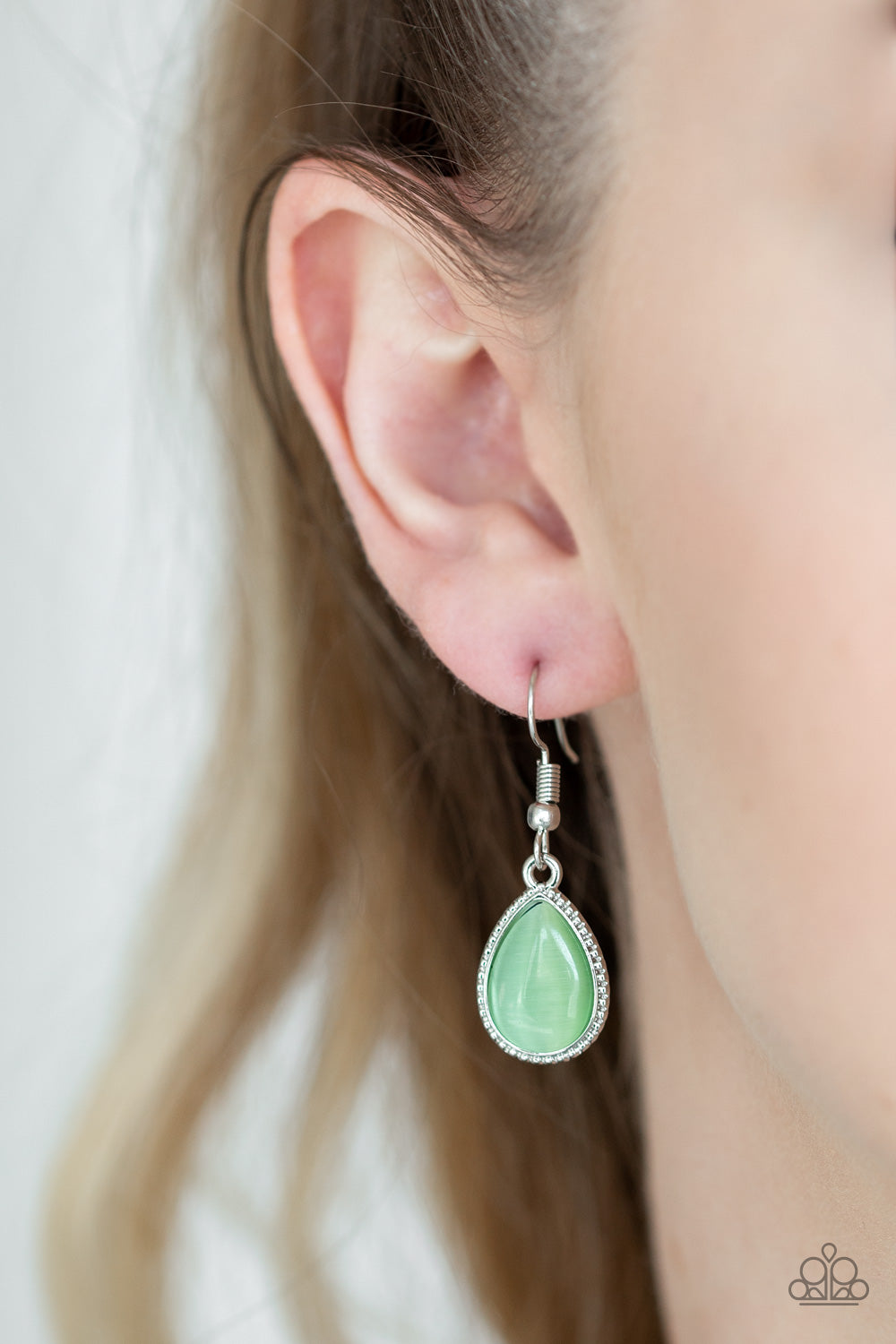 Paparazzi Accessories ✽ East Coast Essence - Green Necklace✽Flat Rate Ship $4.50✽