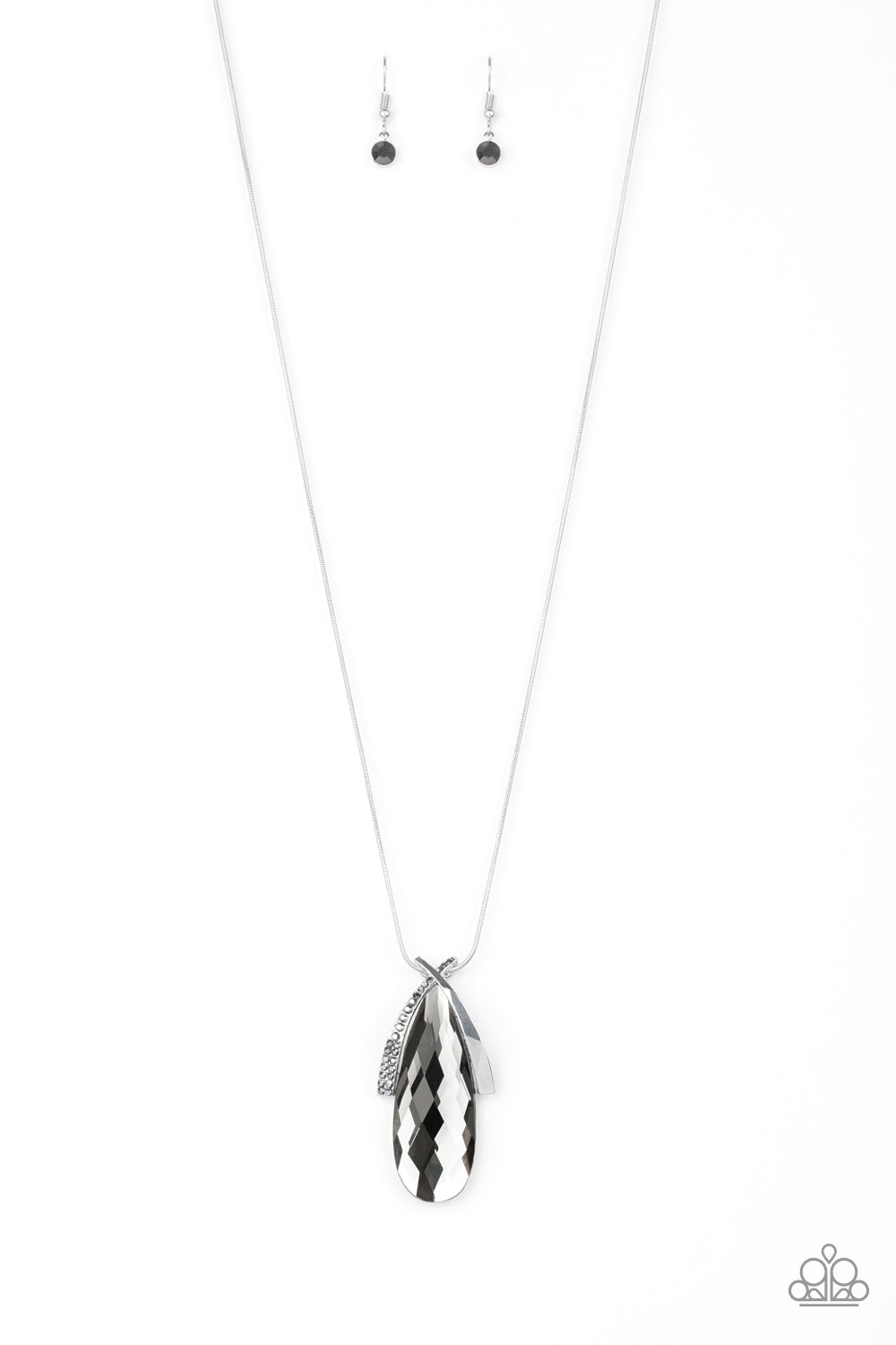 brought✽to✽you✽by✽blingflingbykat✽stellar-sophistication-silver-necklace✽paparazzi-accessories