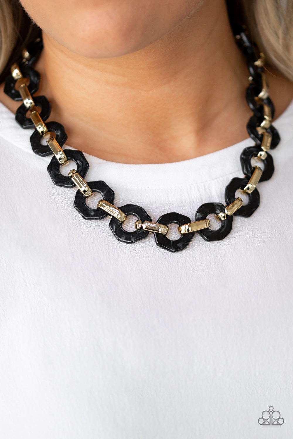 Paparazzi Accessories ✽ Fashionista Fever - Black Necklace✽Flat Rate Ship $4.50✽