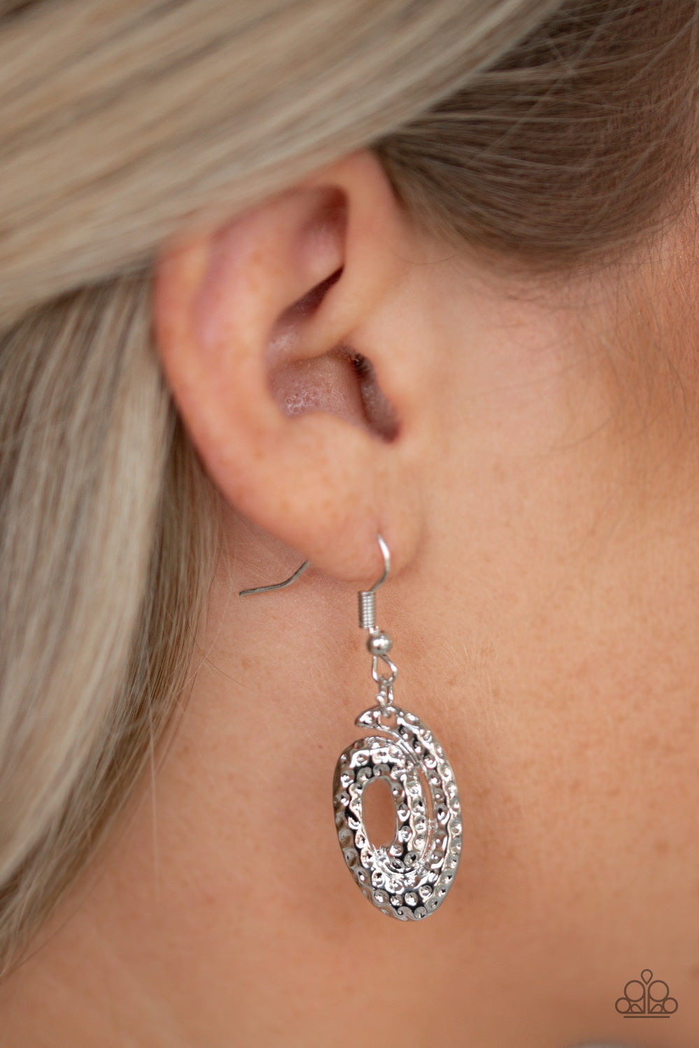 Paparazzi Accessories ✽ Metro Mystique - Silver Necklace✽Flat Rate Ship $4.50✽