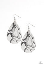 Load image into Gallery viewer, brought✽to✽you✽by✽blingflingbykat✽hiss-hiss-white✽paparazzi-accessories
