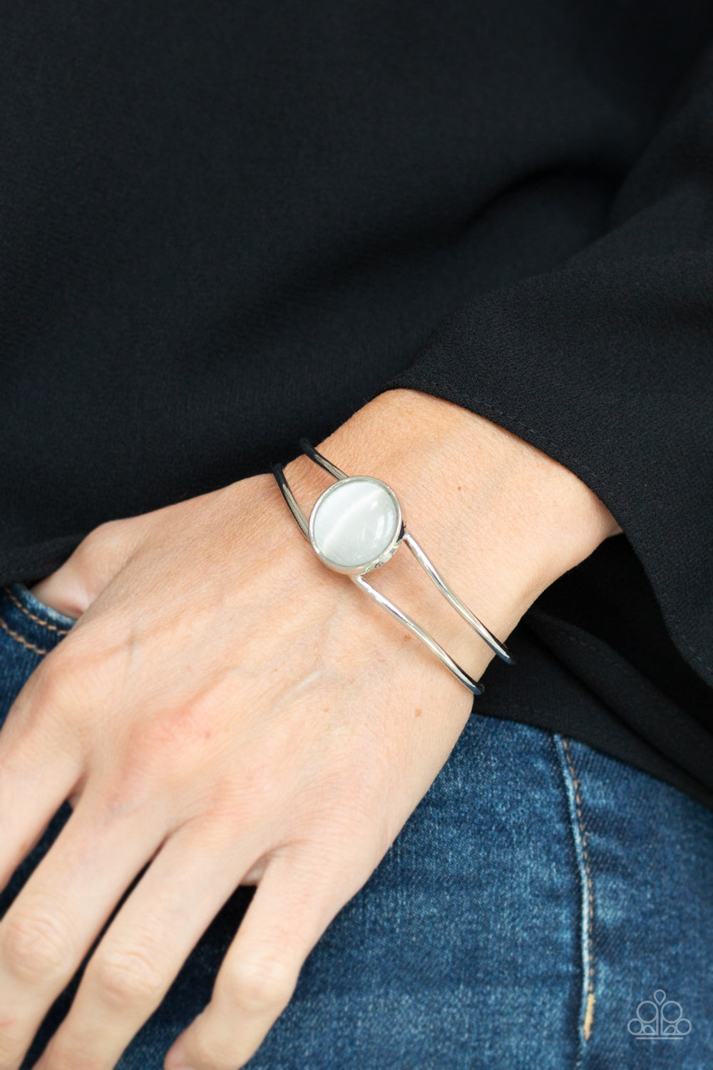 Paparazzi Accessories ✽ Winning Glow - White Bracelet✽Flat Rate Ship $4.50✽