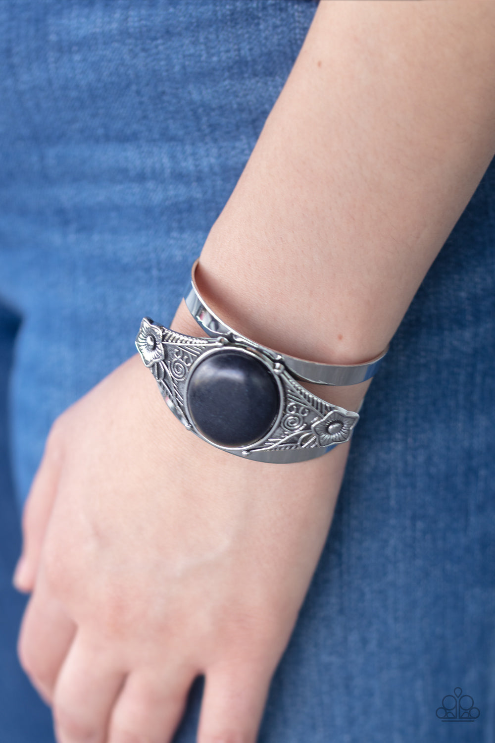 Paparazzi Accessories ✽ Desert Nature - Black Bracelet✽Flat Rate Ship $4.50✽