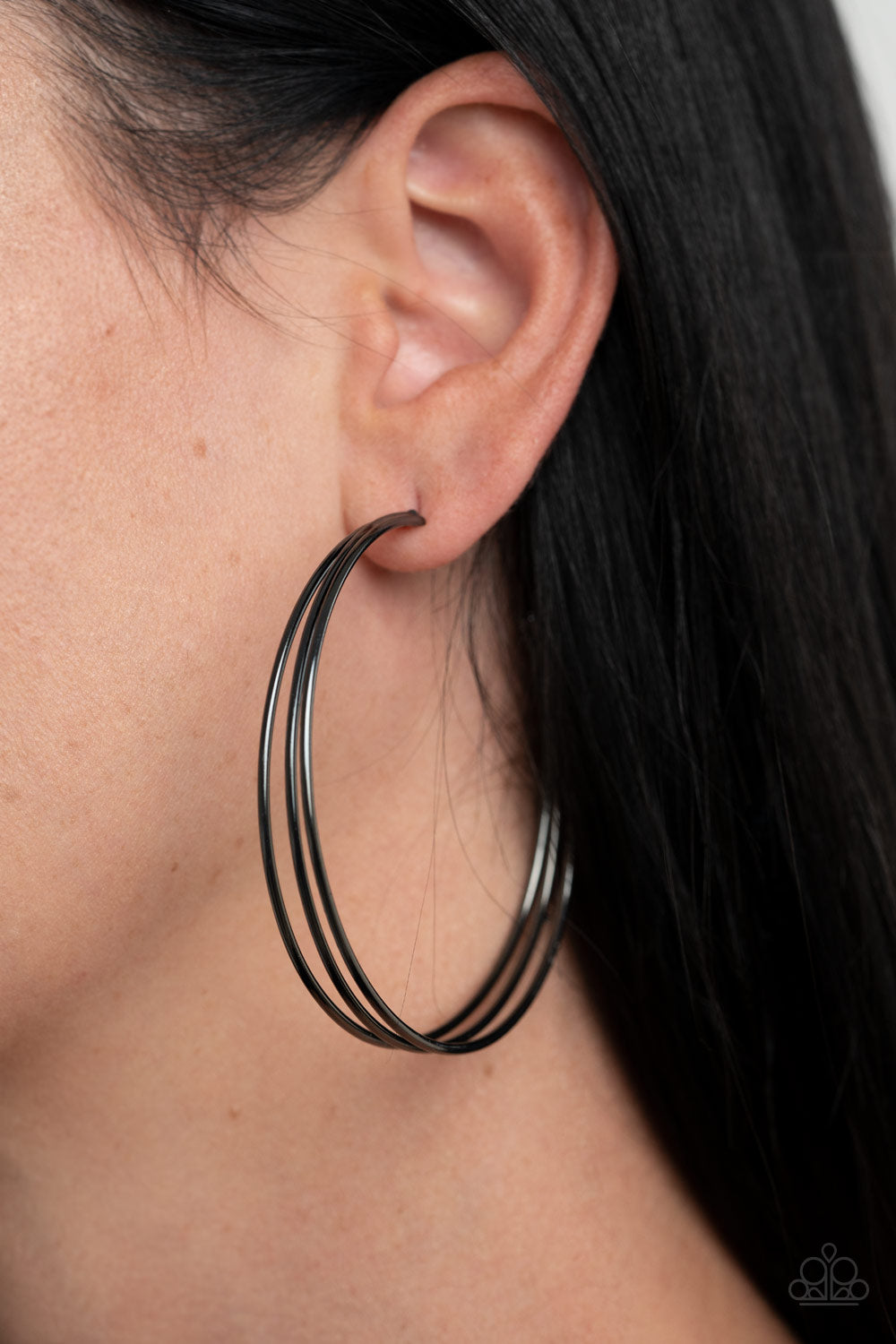 Paparazzi Accessories ✽ Rimmed Radiance - Black Earrings✽Flat Rate Ship $4.50✽