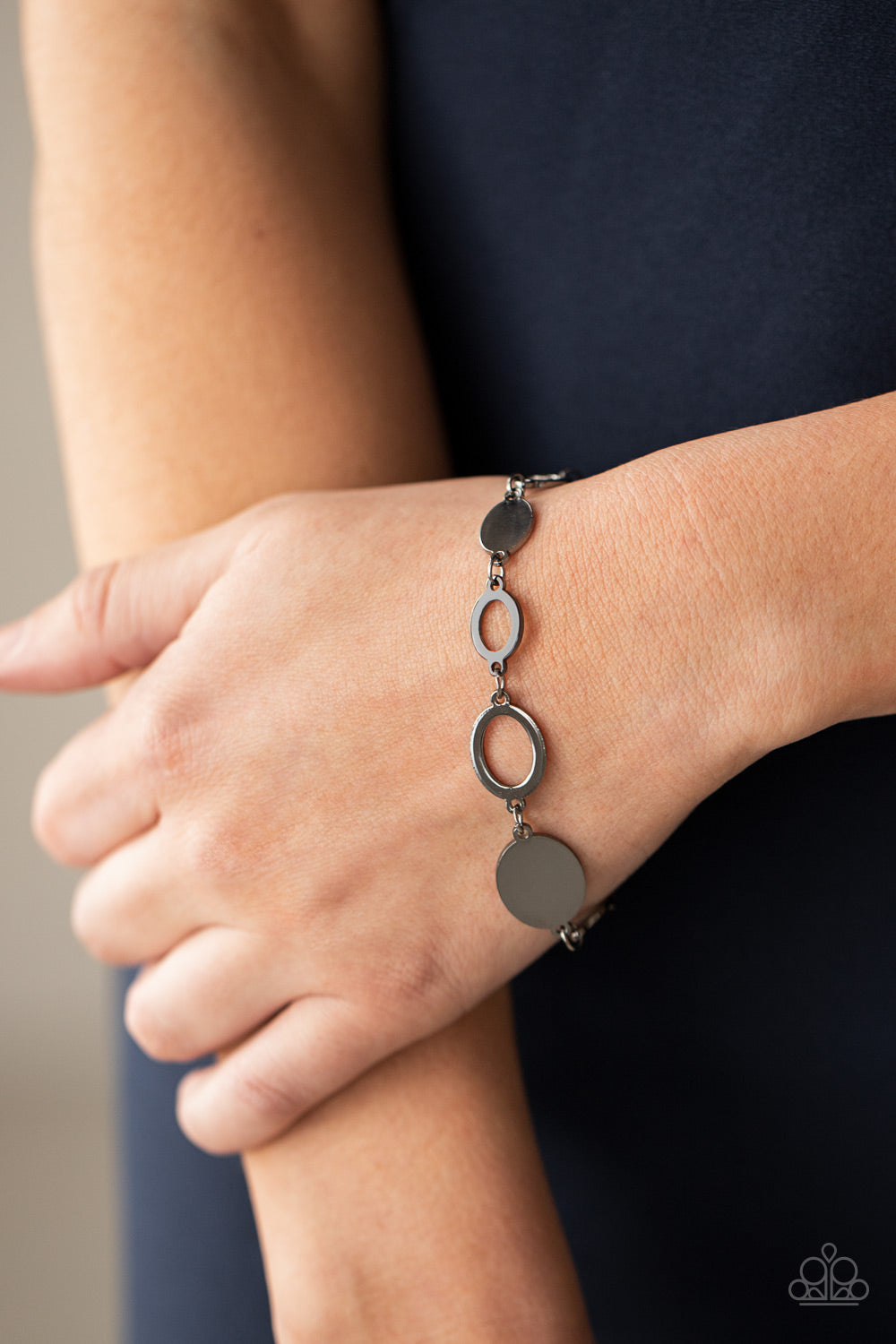 Paparazzi Accessories ❋OVAL and Out - Black Bracelet❋ Flat Rate Ship $4.50❋