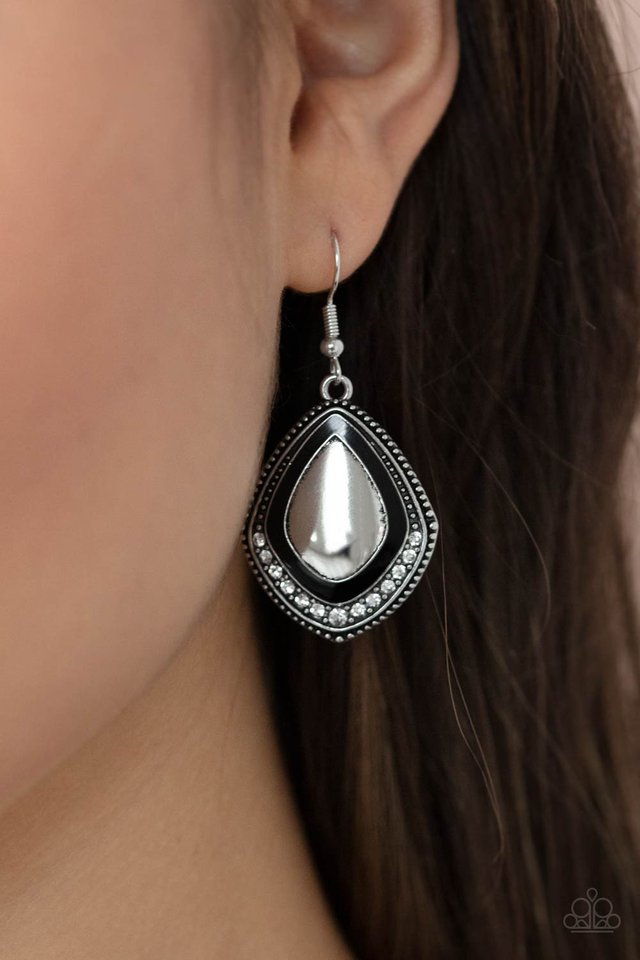 Paparazzi Accessories ✽Fearlessly Feminine - Black Earrings✽Flat Rate Ship $4.50✽