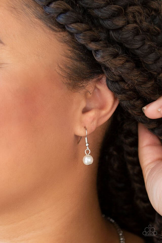 Paparazzi Accessories ✽Knockout Queen - White Necklace✽Flat Rate Ship $4.50✽ - Image #3