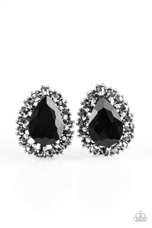 brought✽to✽you✽by✽blingflingbykat✽quintessentially-queen-black-post-post earrings✽paparazzi-accessories