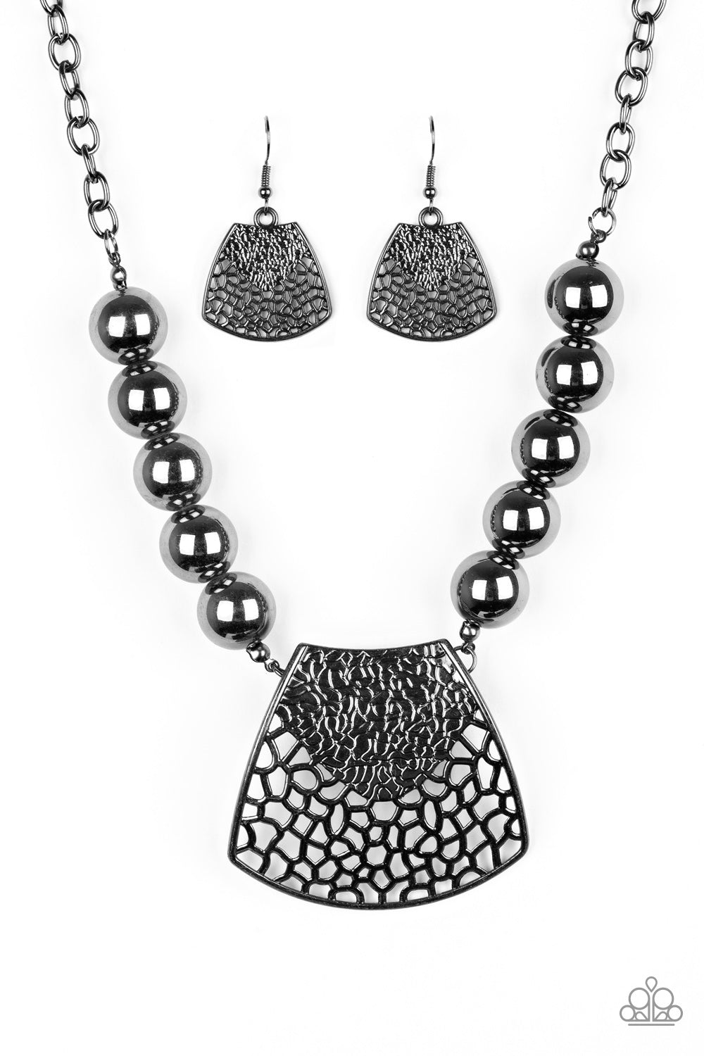 brought✽to✽you✽by✽blingflingbykat✽large-and-in-charge-black-necklace✽paparazzi-accessories