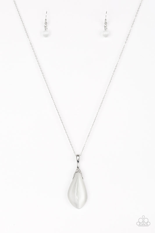 brought✽to✽you✽by✽blingflingbykat✽friends-in-glow-places-white-necklace✽paparazzi-accessories