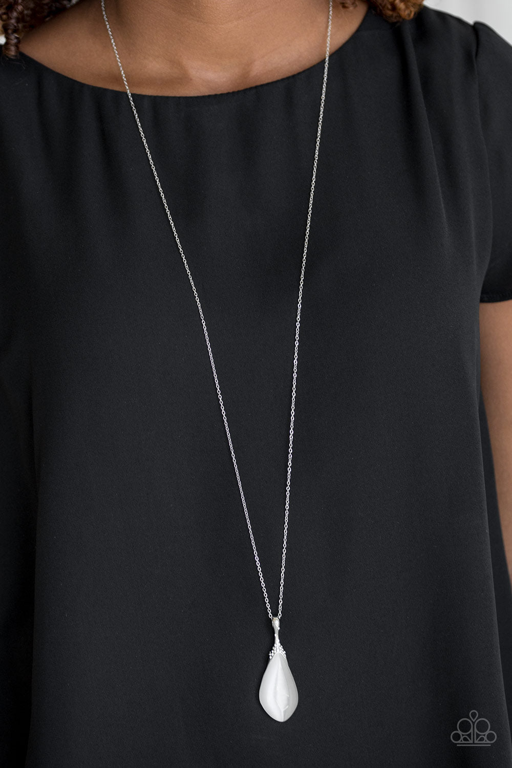 Paparazzi Accessories ✽ Friends In GLOW Places - White Necklace✽Flat Rate Ship $4.50✽