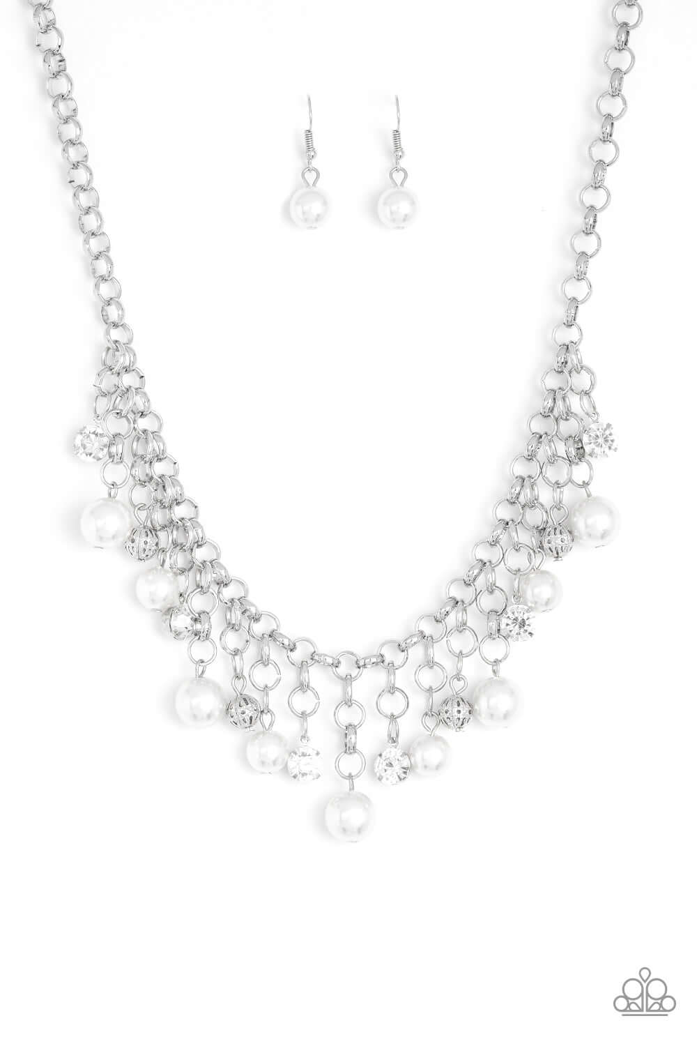brought✽to✽you✽by✽blingflingbykat✽heir-headed-white✽paparazzi-accessories