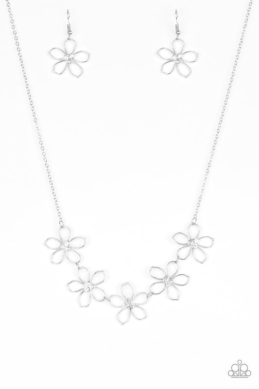 brought✽to✽you✽by✽blingflingbykat✽hoppin-hibiscus-white-necklace✽paparazzi-accessories