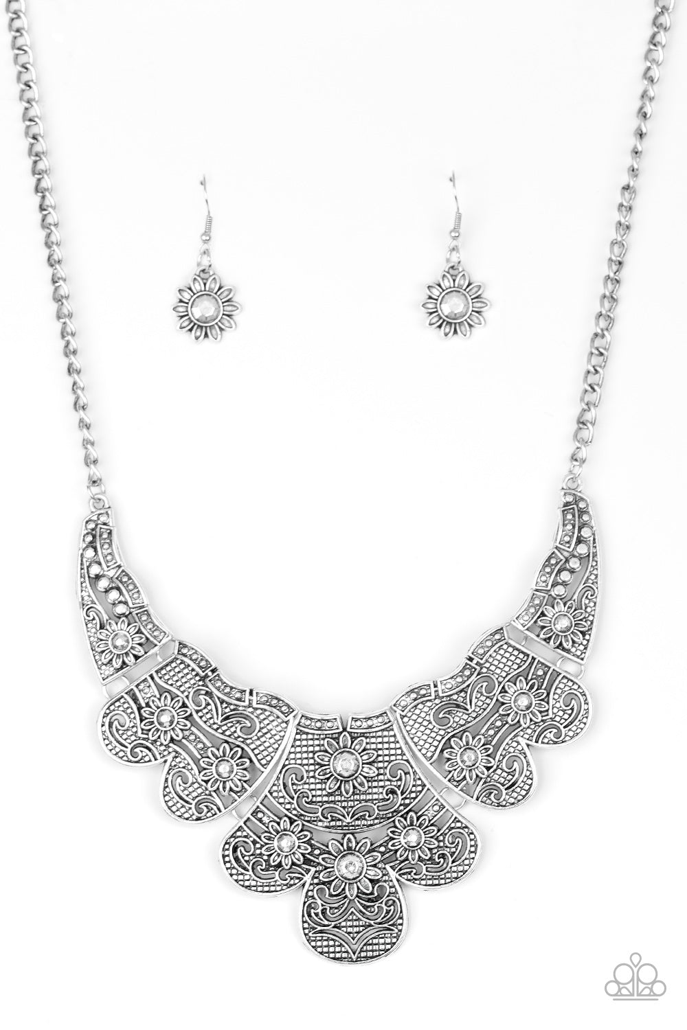 brought✽to✽you✽by✽blingflingbykat✽mess-with-the-bull-silver-necklace✽paparazzi-accessories