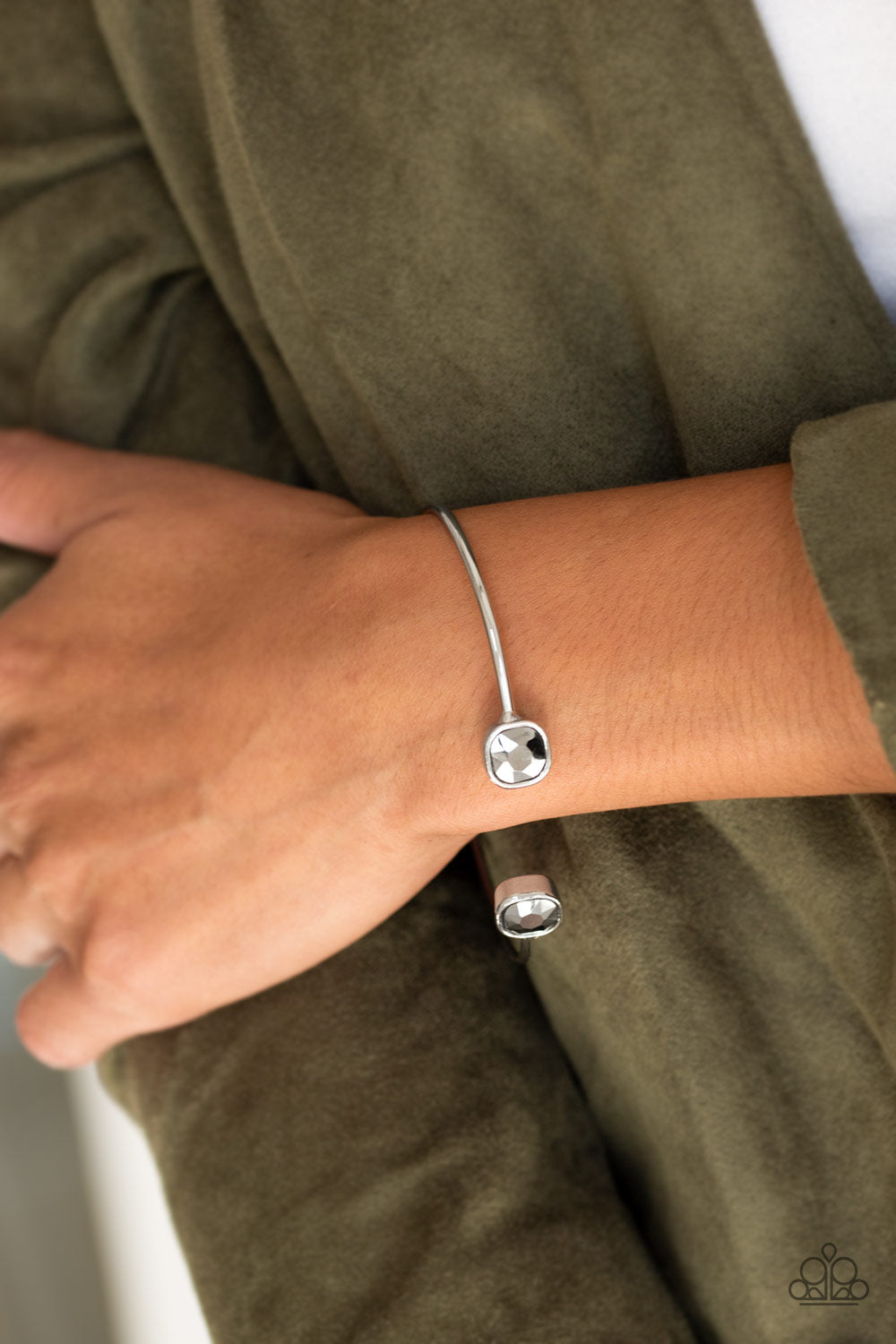 Paparazzi Accessories ✽ Totally Traditional - Silver Bracelet✽Flat Rate Ship $4.50✽