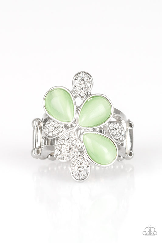 brought✽to✽you✽by✽blingflingbykat✽diamond-daises-green-ring✽paparazzi-accessories