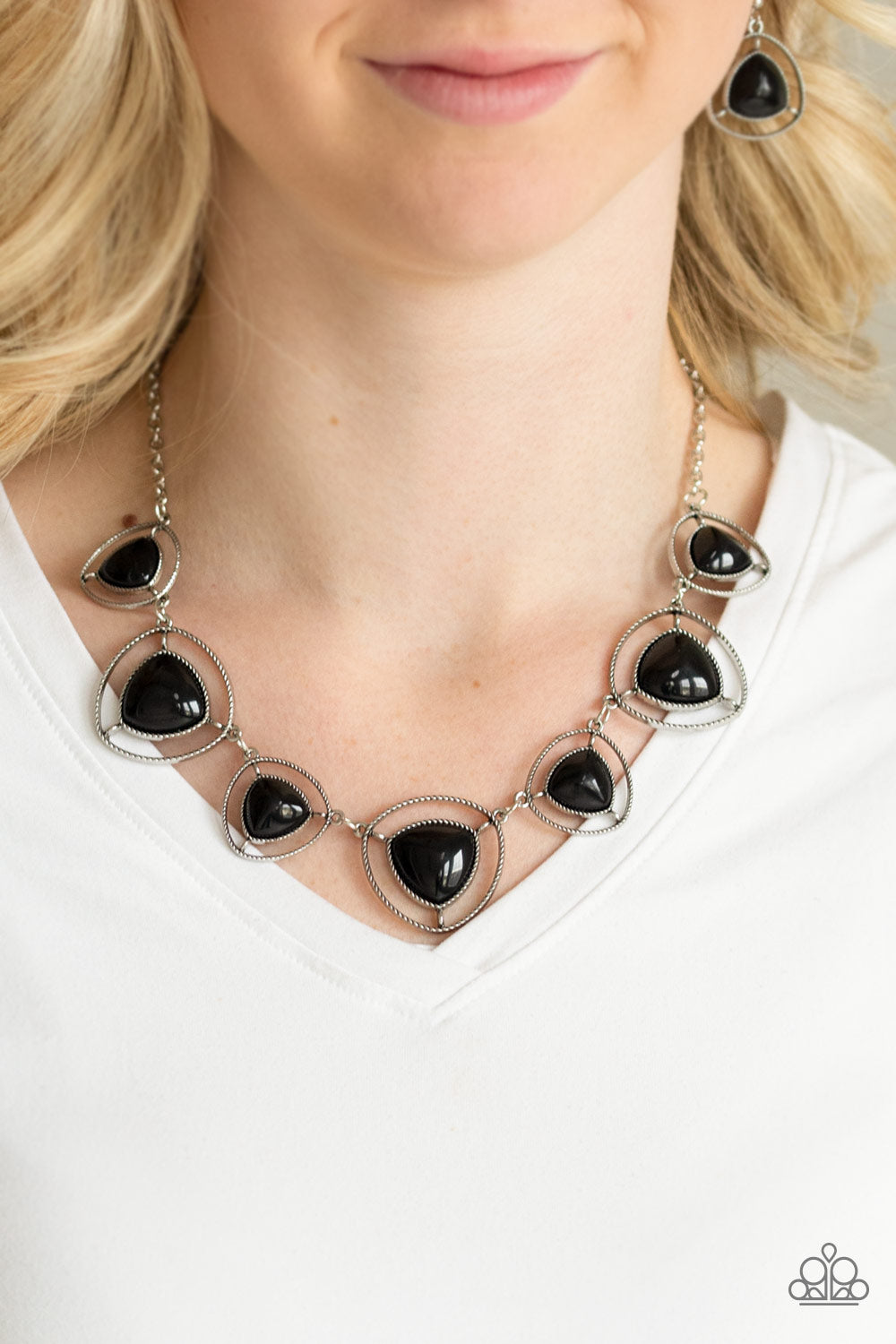 Paparazzi Accessories ✽ Make A Point - Black Necklace✽Flat Rate Ship $4.50✽