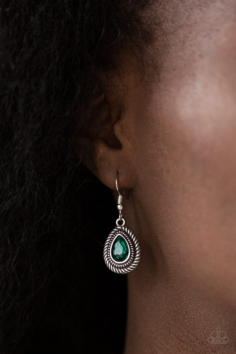 Paparazzi Accessories ✽ Sheen Queen - Green Necklace✽Flat Rate Ship $4.50✽