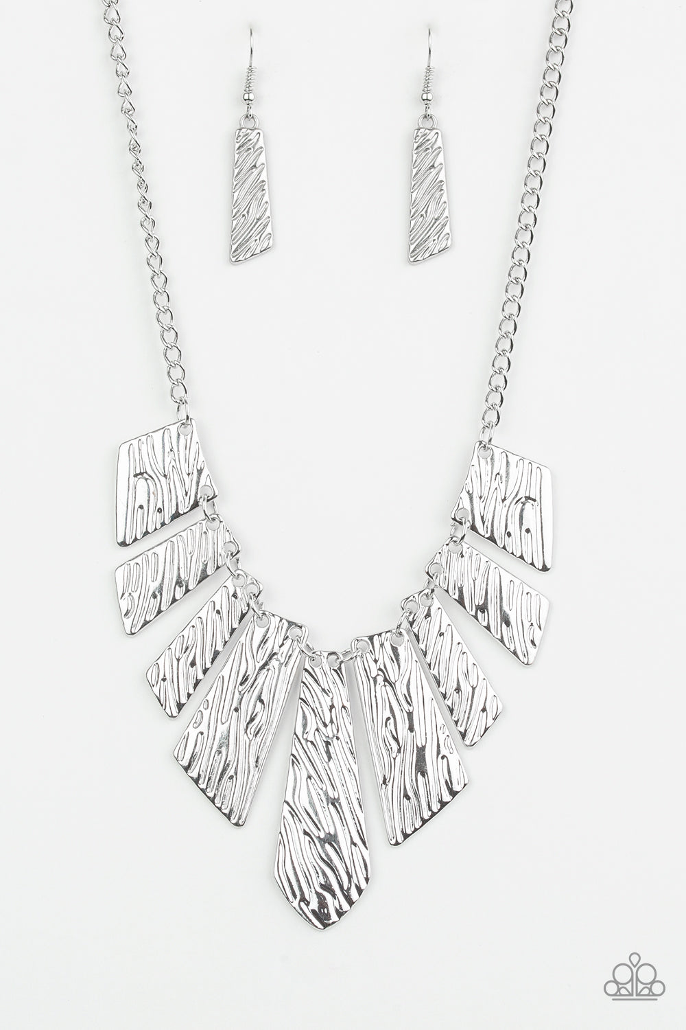 brought✽to✽you✽by✽blingflingbykat✽texture-tigress-silver-necklace✽paparazzi-accessories