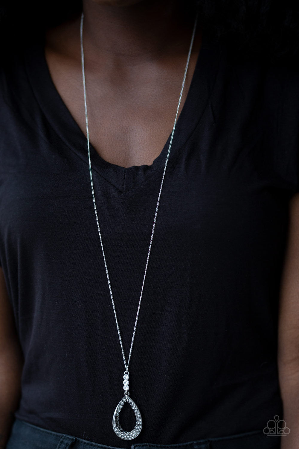 Paparazzi Accessories ✽ Red Carpet Royal - White Necklace✽Flat Rate Ship $4.50✽