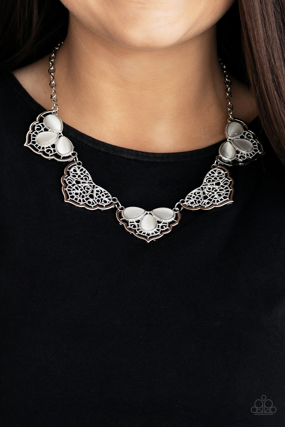 Paparazzi Accessories ✽ East Coast Essence - White Necklace✽Flat Rate Ship $4.50✽