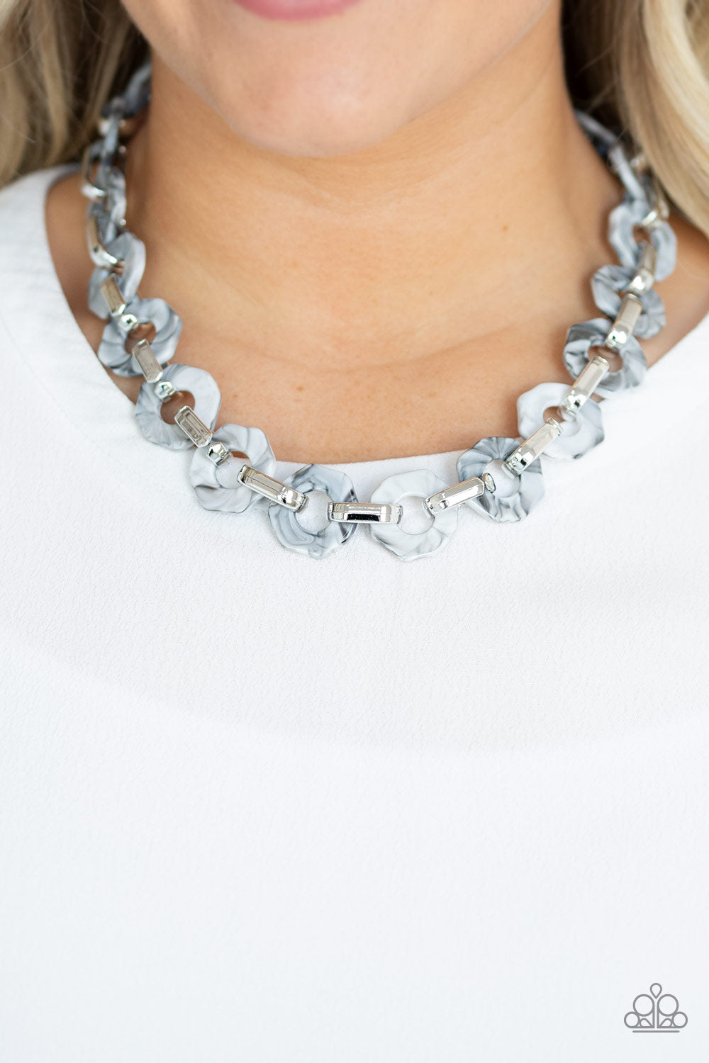 Paparazzi Accessories ✽ Fashionista Fever - Silver Necklace✽Flat Rate Ship $4.50✽