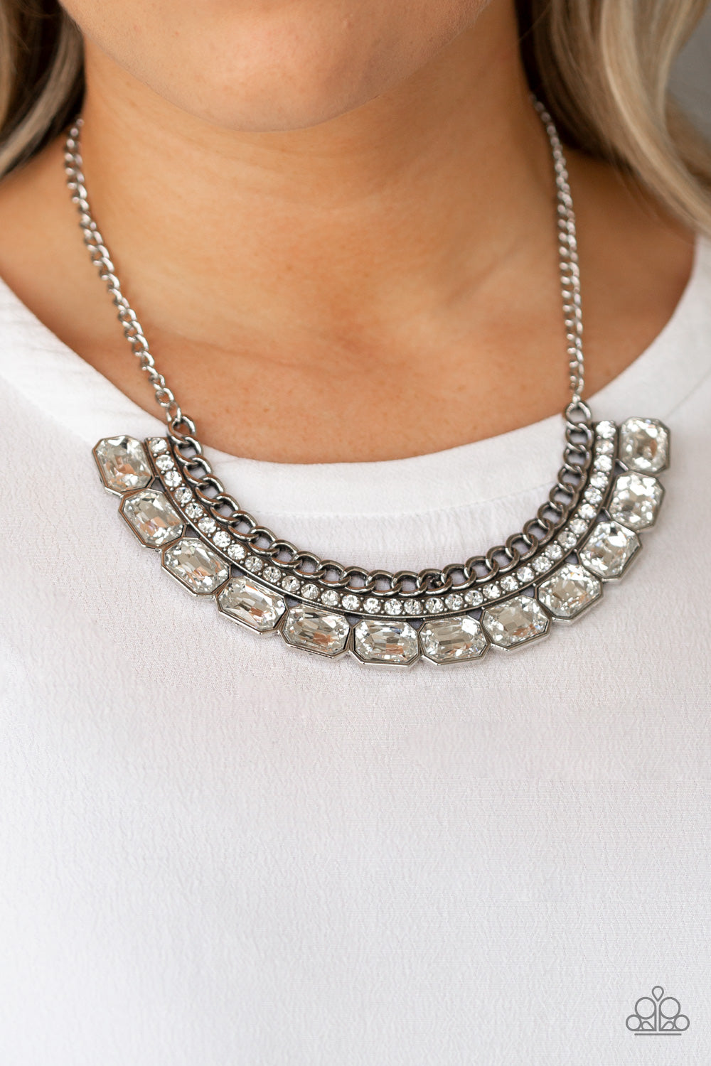 Paparazzi Accessories ✽ Killer Knockout - White Necklace✽Flat Rate Ship $4.50✽