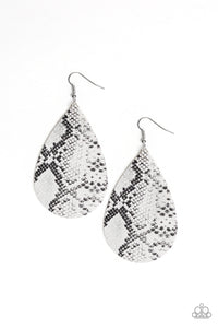 brought✽to✽you✽by✽blingflingbykat✽hiss-hiss-white✽paparazzi-accessories