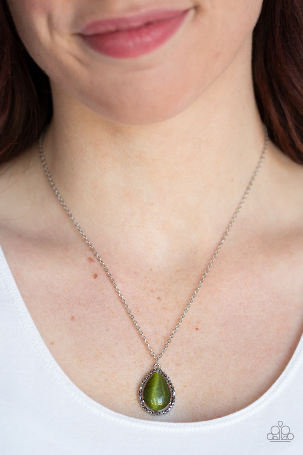 Paparazzi Accessories ✽ In GLOW Spirits - Green Necklace✽Flat Rate Ship $4.50✽