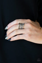 Load image into Gallery viewer, Paparazzi Accessories ❋Stage Struck - Green Ring❋ Flat Rate Ship $4.50❋ - Image #2
