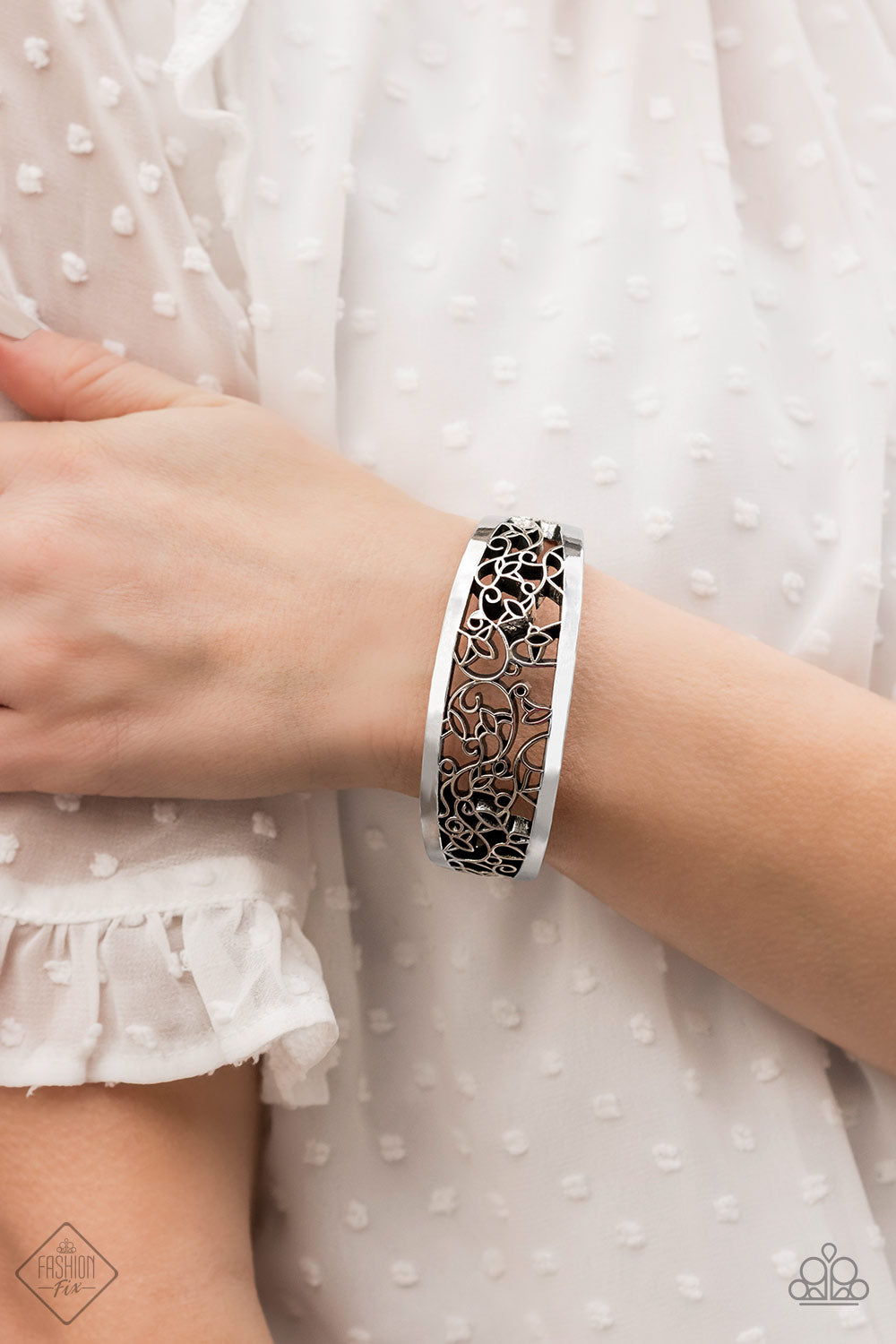Paparazzi Accessories ✽ Vine Garden - Silver Bracelet✽Flat Rate Ship $4.50✽