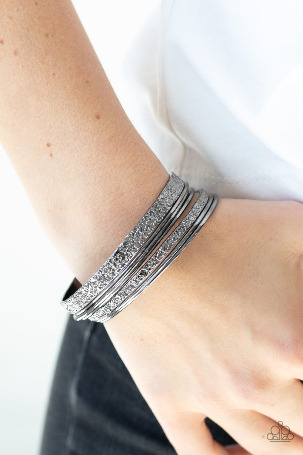 Paparazzi Accessories ✽ Full Circle - Black Bracelet✽Flat Rate Ship $4.50✽