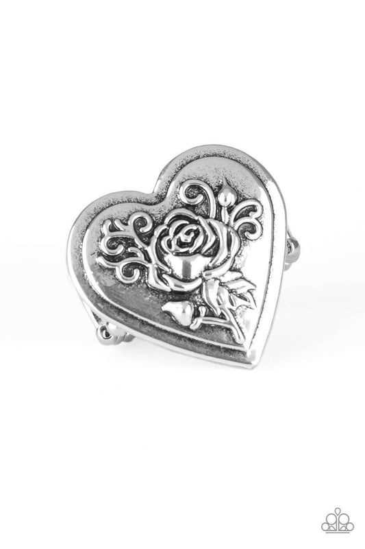 brought✽to✽you✽by✽blingflingbykat✽beloved-bloom-silver-ring✽paparazzi-accessories