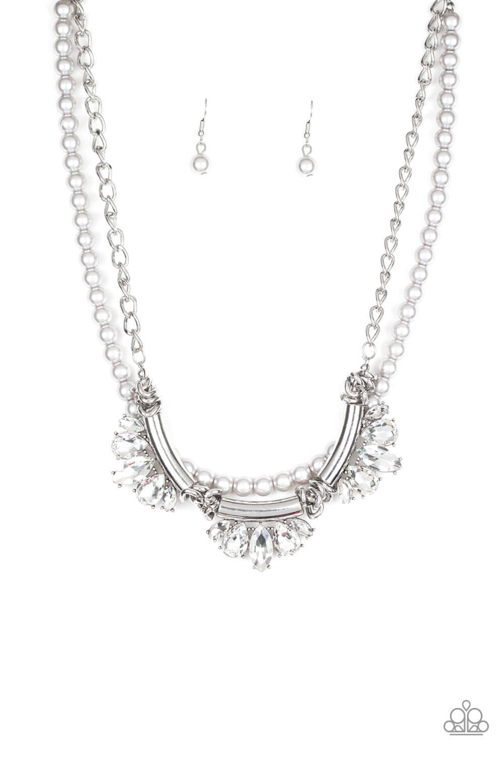 brought✽to✽you✽by✽blingflingbykat✽bow-before-the-queen-silver-necklace✽paparazzi-accessories