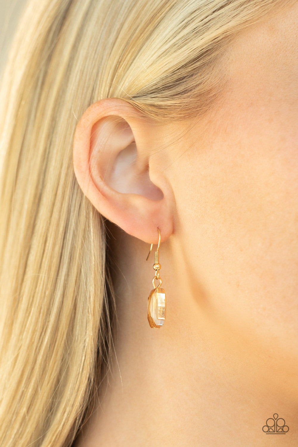 Paparazzi Accessories ✽ Heard It On The HEIR-Waves - Gold Necklace✽Flat Rate Ship $4.50✽