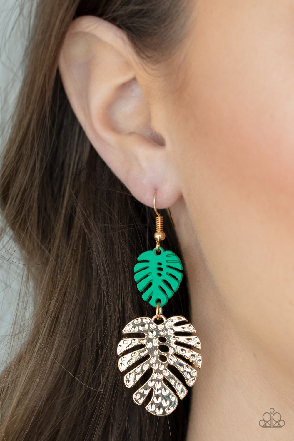 Paparazzi Accessories ✽Palm Tree Cabana - Green Earrings✽Flat Rate Ship $4.50✽