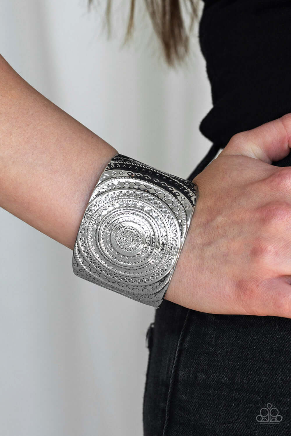 Paparazzi Accessories ✽ Bare Your SOL - Silver Bracelet✽Flat Rate Ship $4.50✽ - Image #2