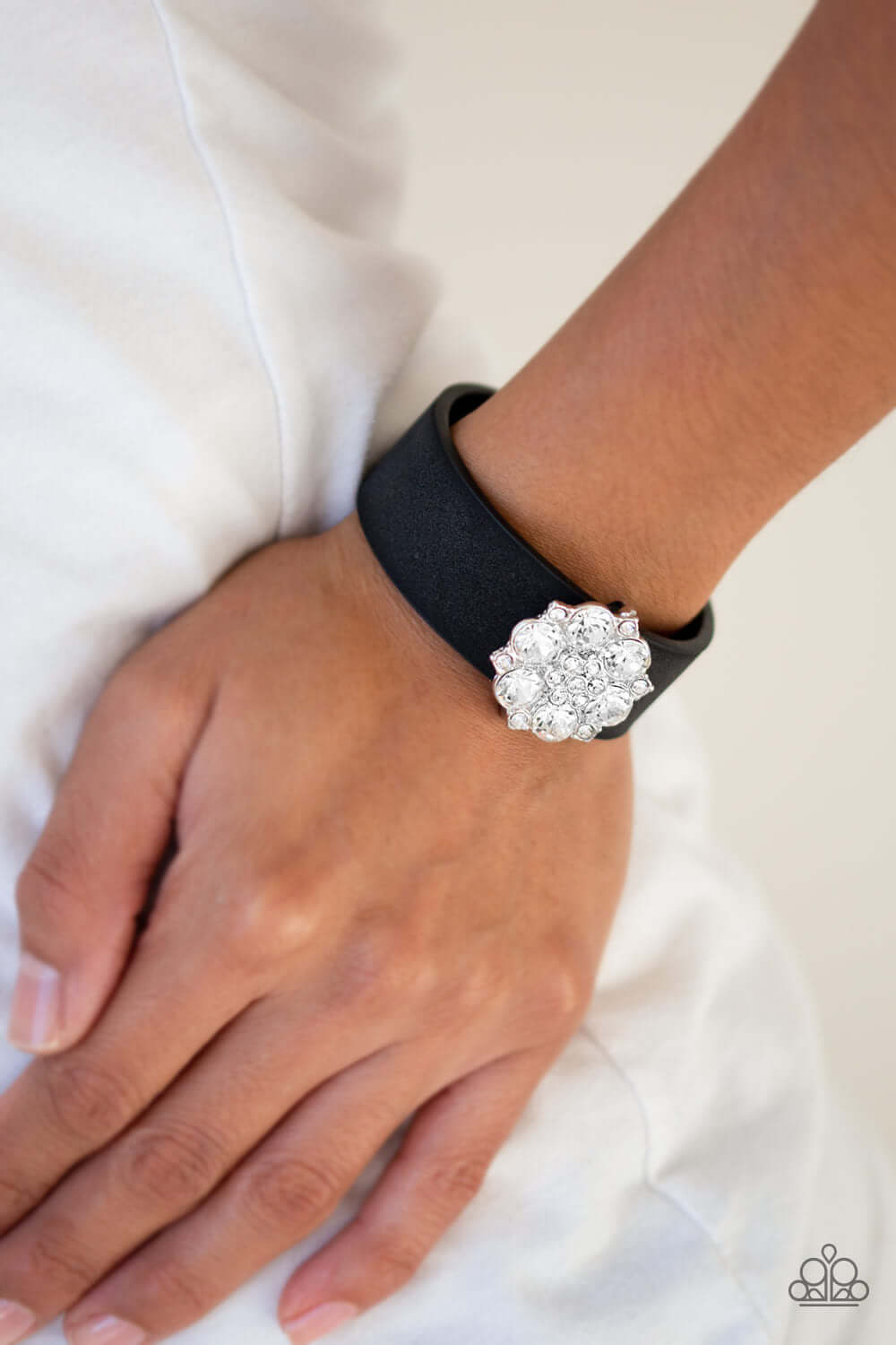 Paparazzi Accessories ✽ Show-Stopper - Black Bracelet✽Flat Rate Ship $4.50✽ - Image #2