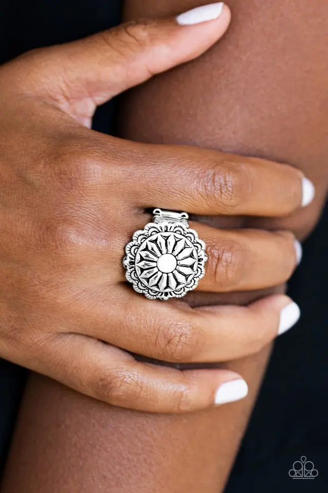 Paparazzi Accessories ❋Daringly Daisy - White Ring❋ Flat Rate Ship $4.50❋ - Image #2