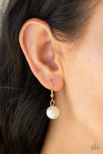 Load image into Gallery viewer, Paparazzi Accessories ✽ Social Hour - Gold Necklace✽Flat Rate Ship $4.50✽ - Image #3
