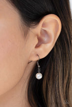 Load image into Gallery viewer, Paparazzi Accessories ✽ Knockout Queen - Black Necklace✽Flat Rate Ship $4.50✽ - Image #3
