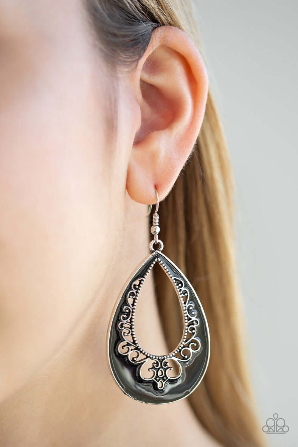 Paparazzi Accessories ✽ Compliments To The CHIC - Black Earrings✽Flat Rate Ship $4.50✽ - Image #2