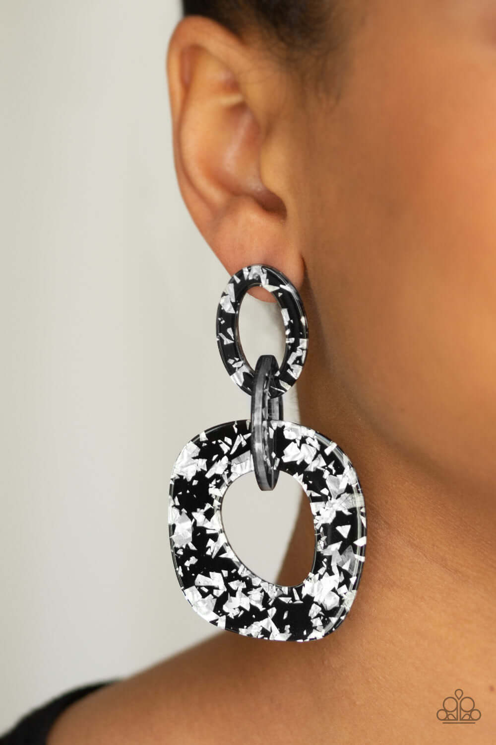 Paparazzi Accessories ✽ Confetti Congo - Silver Post Earrings✽Flat Rate Ship $4.50✽ - Image #2