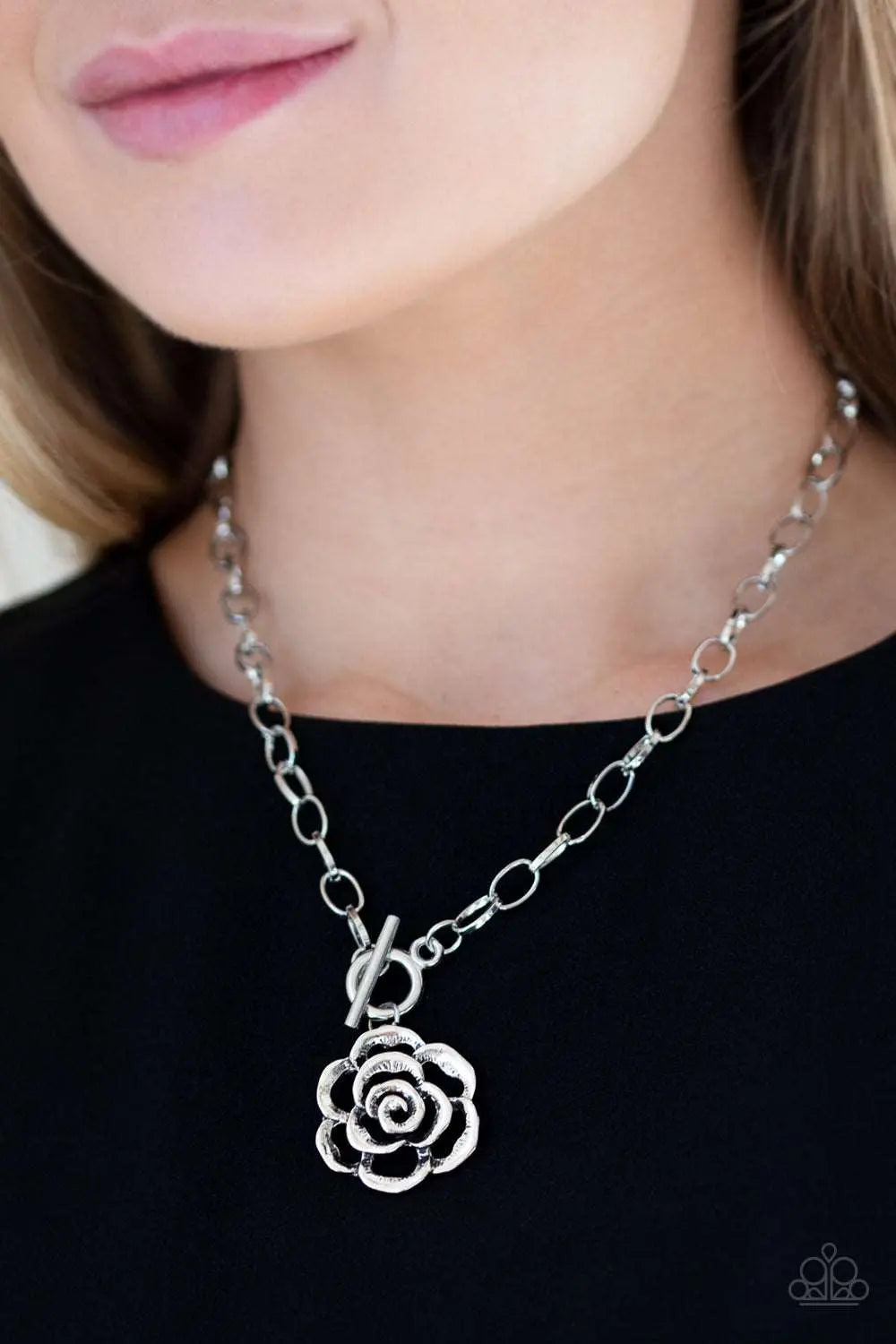 Paparazzi Accessories ✽ Beautifully In Bloom - Silver Necklace✽Flat Rate Ship $4.50✽