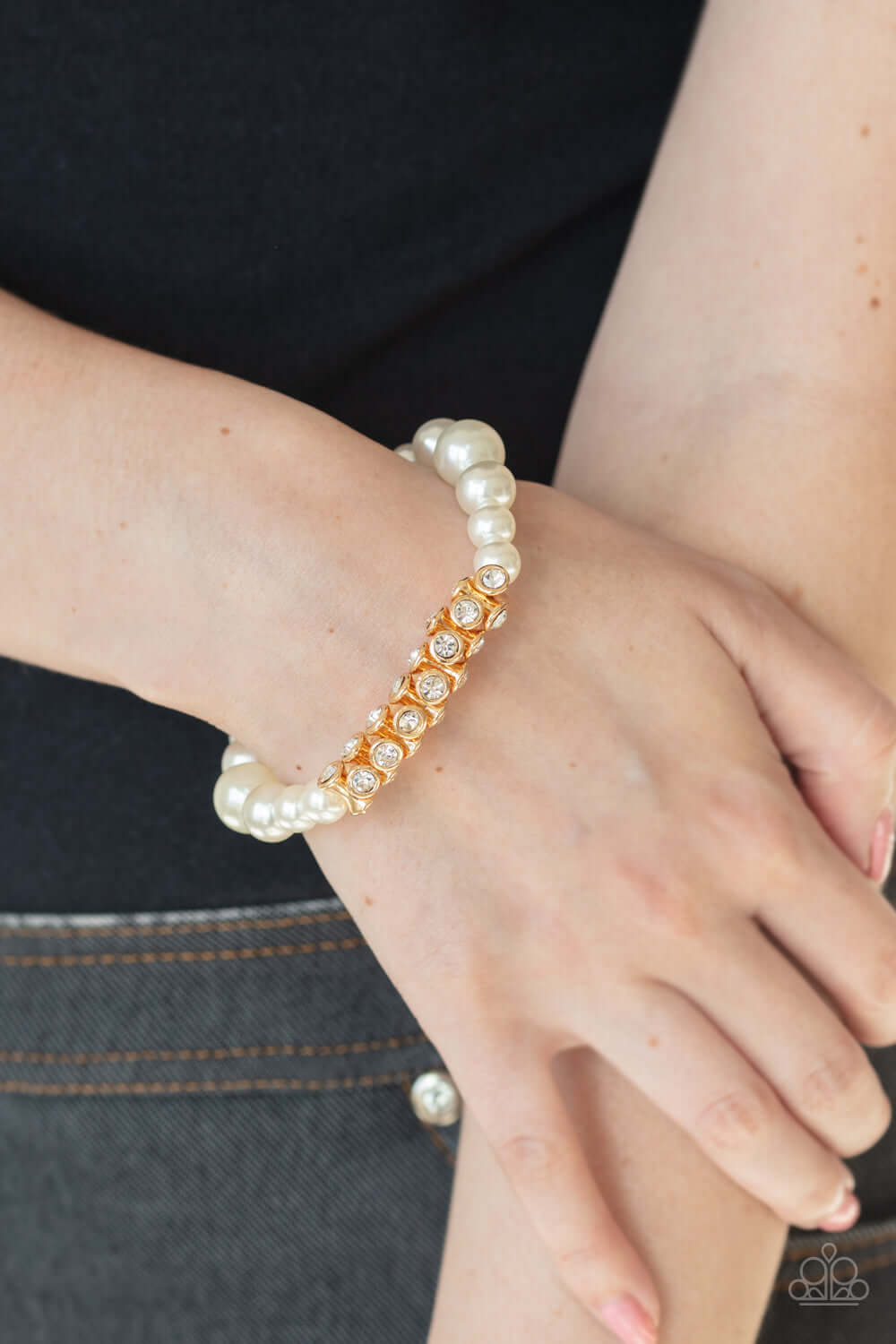 Paparazzi Accessories ✽ Traffic-Stopping Sparkle - Gold Bracelet✽Flat Rate Ship $4.50✽ - Image #2
