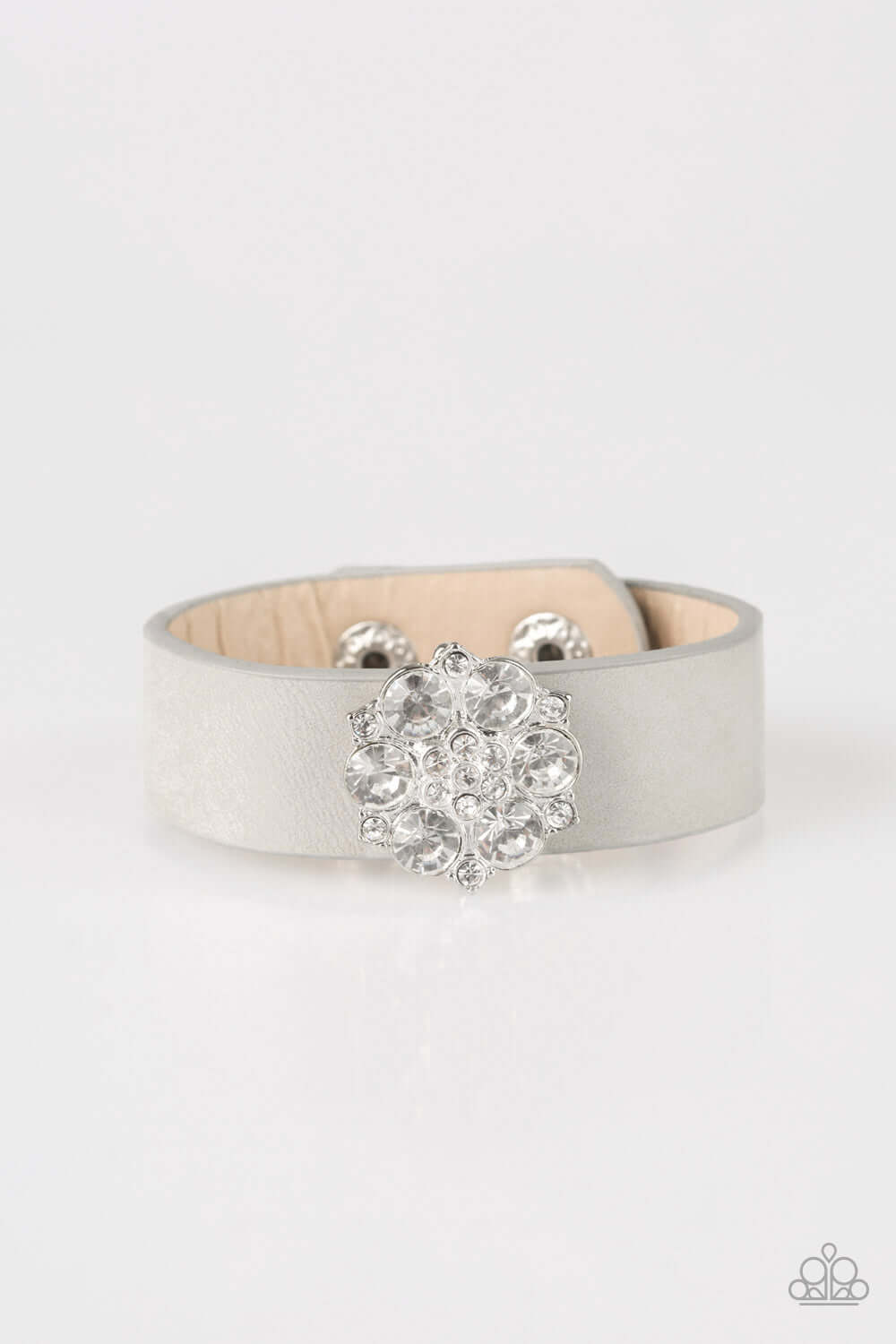 brought✽to✽you✽by✽blingflingbykat✽show-stopper-silver✽paparazzi-accessories